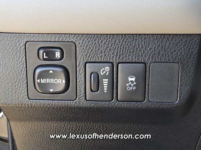 Vehicle image 23 of 34