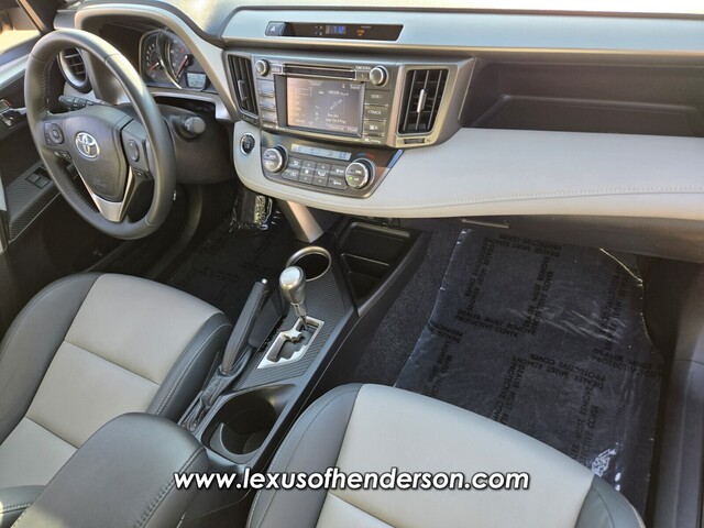 Vehicle image 18 of 34
