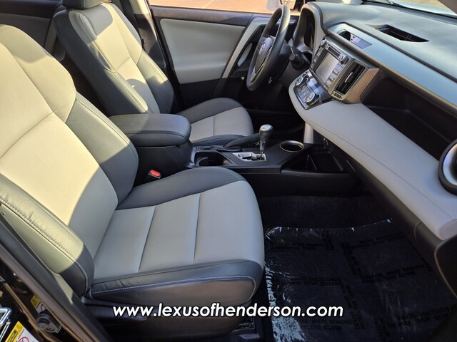 Vehicle image 17 of 34