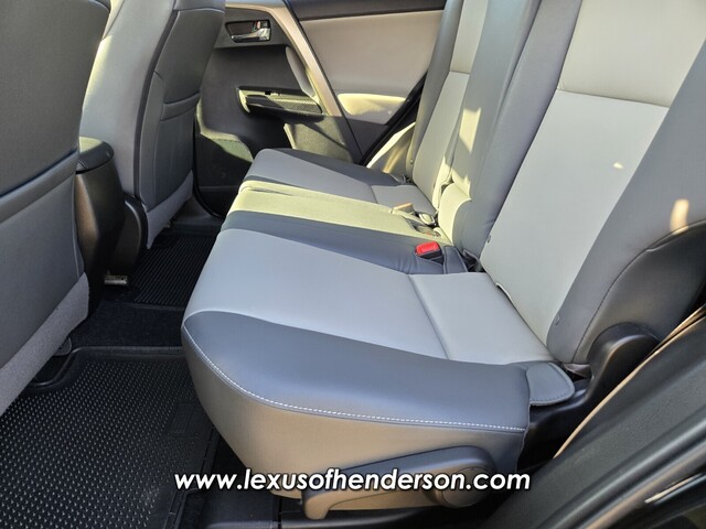 Vehicle image 13 of 34