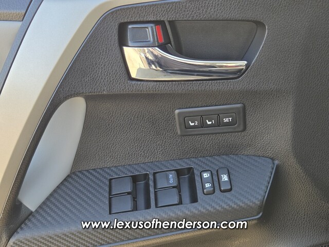 Vehicle image 21 of 34