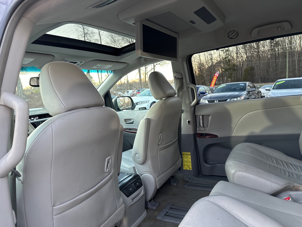 Vehicle image 17 of 35