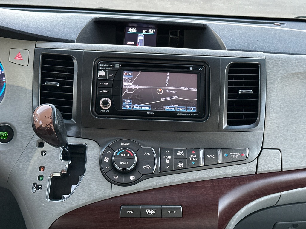 Vehicle image 29 of 35