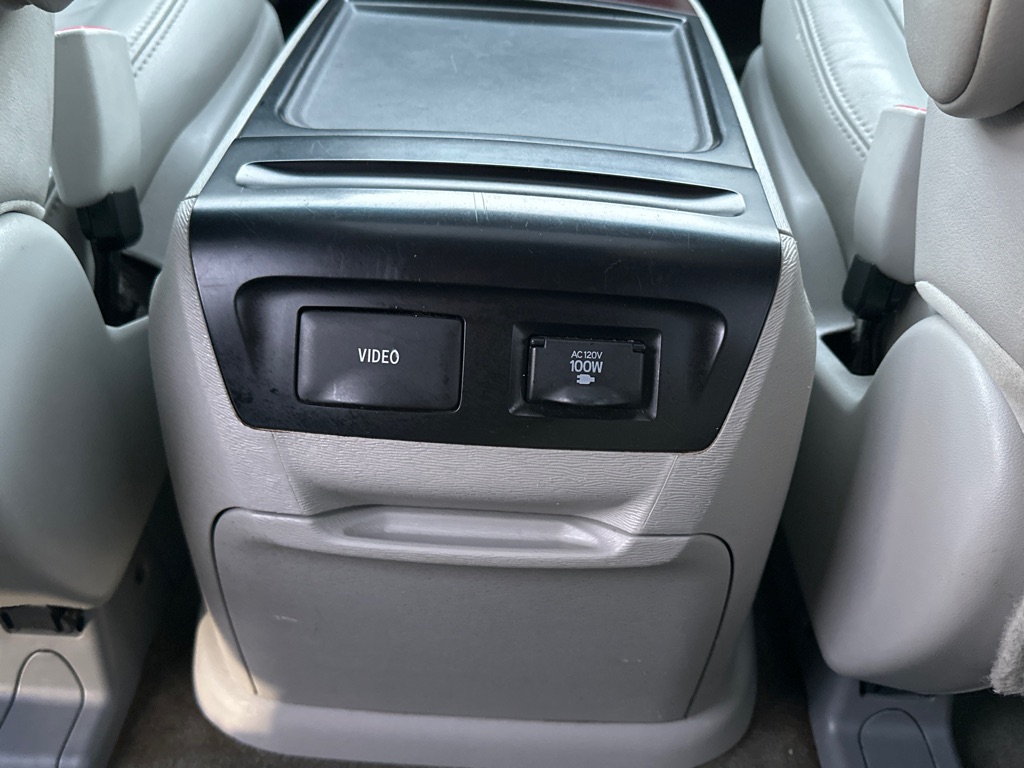 Vehicle image 32 of 35