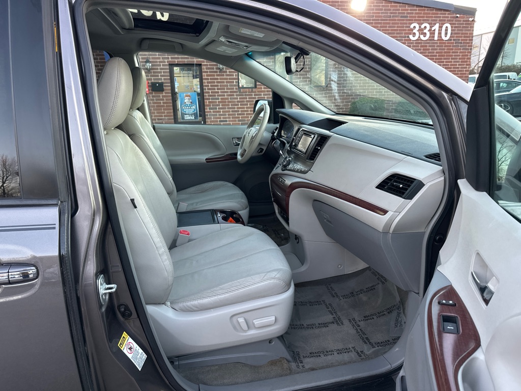 Vehicle image 20 of 35