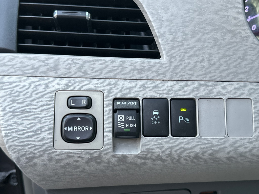 Vehicle image 13 of 35