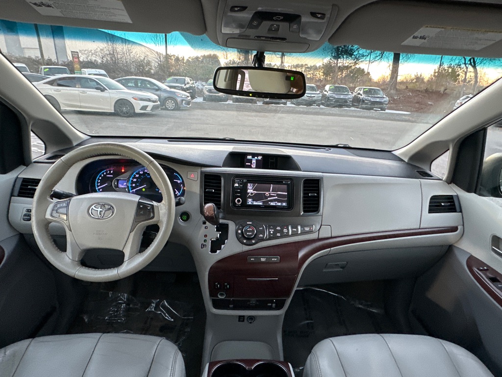 Vehicle image 25 of 35