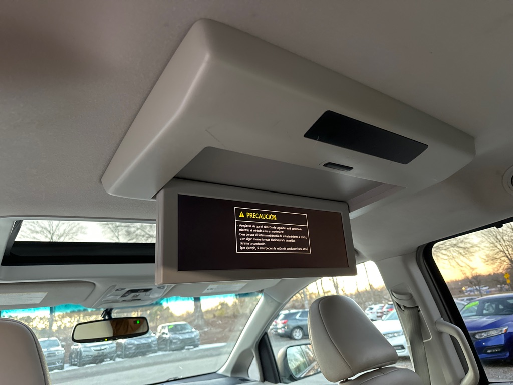 Vehicle image 14 of 35