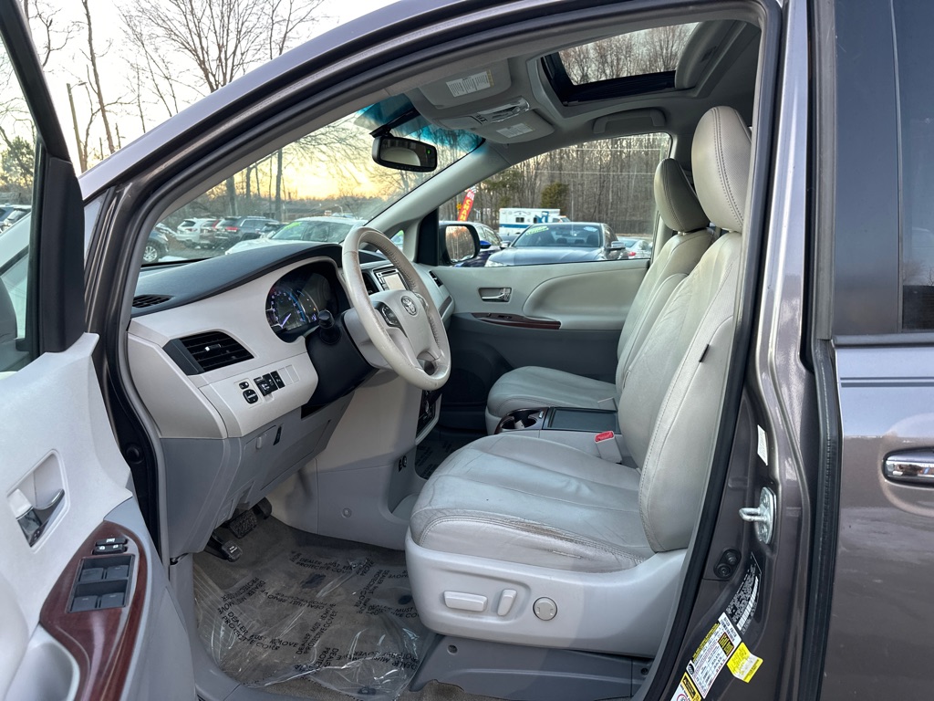 Vehicle image 10 of 35