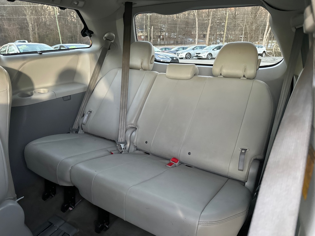 Vehicle image 18 of 35