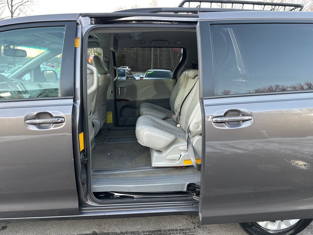 Vehicle image 15 of 35