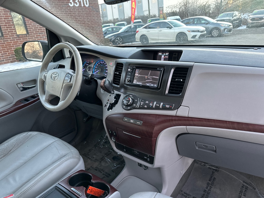 Vehicle image 22 of 35