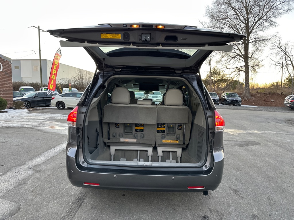 Vehicle image 23 of 35