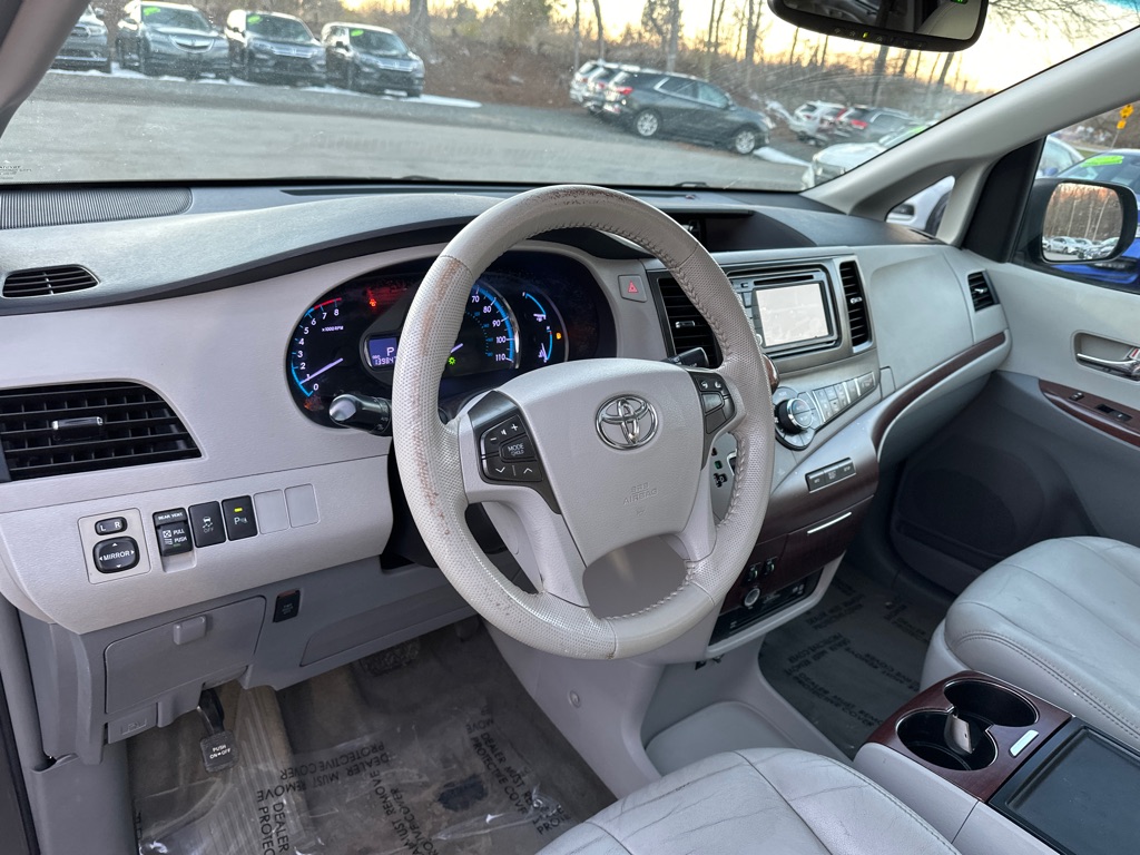 Vehicle image 12 of 35