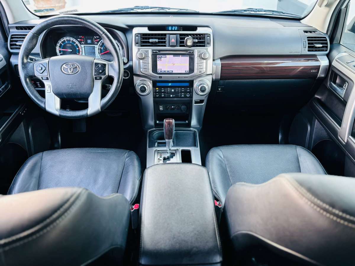 Vehicle image 11 of 24