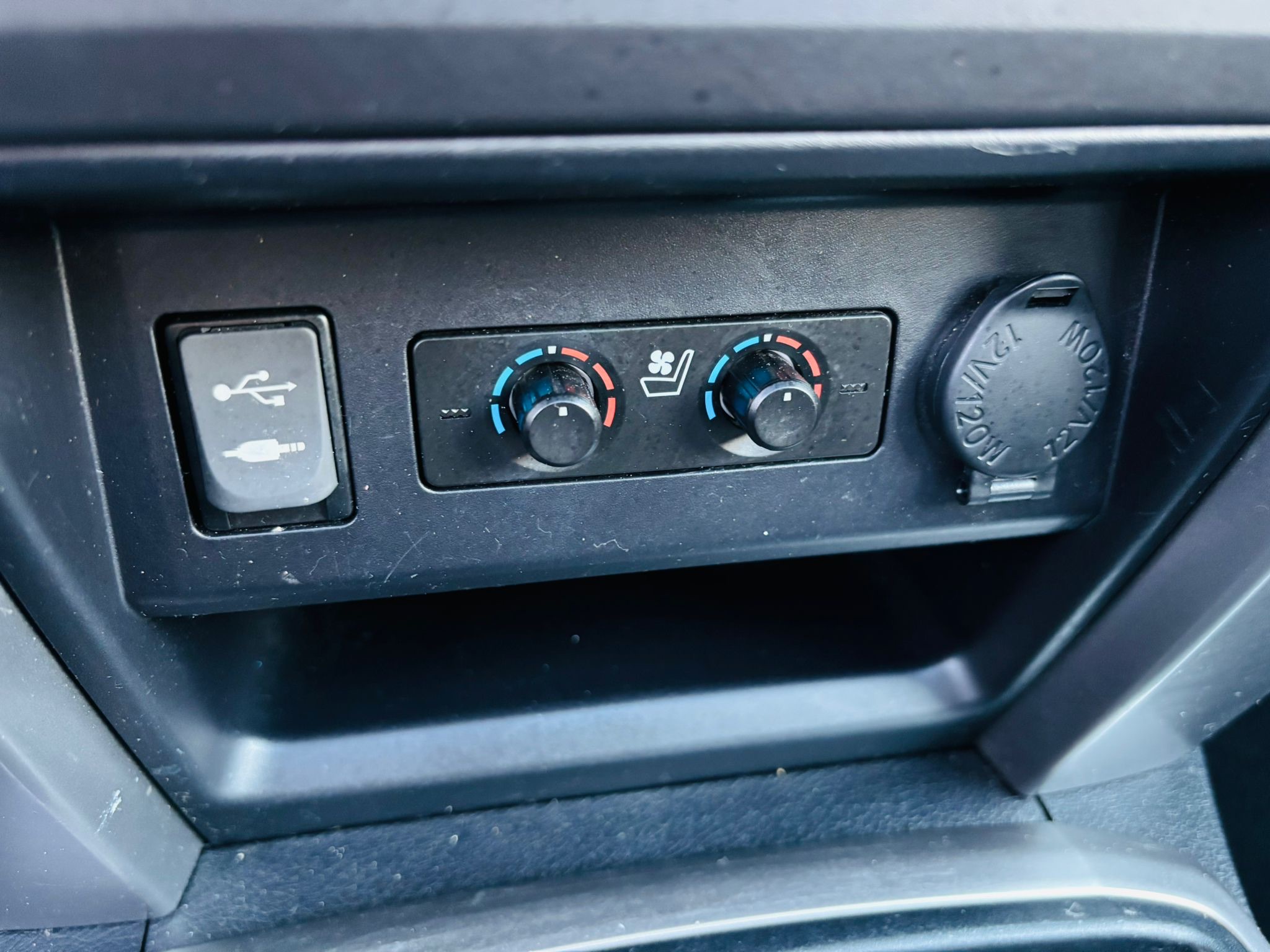 Vehicle image 14 of 24