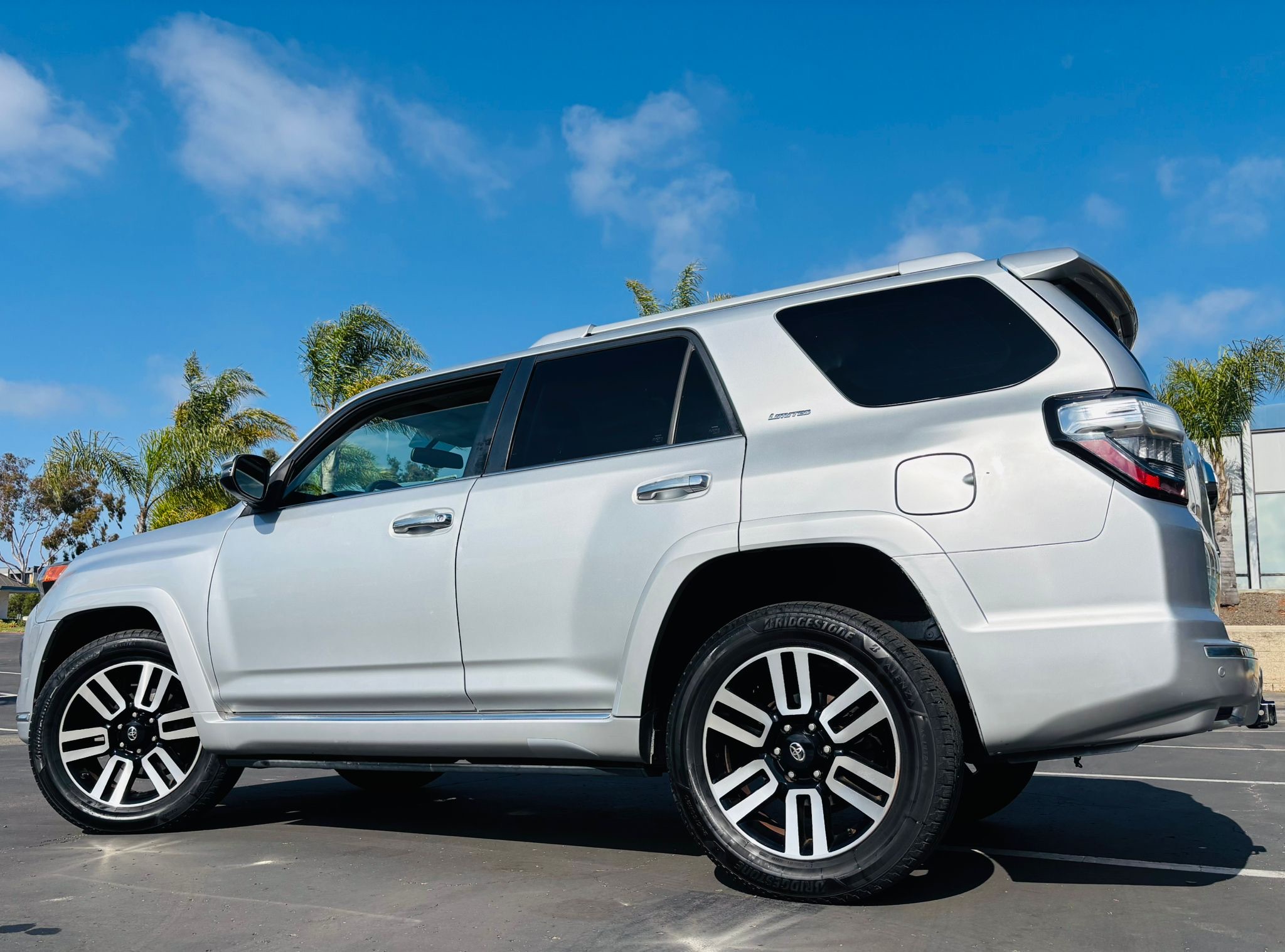 Vehicle image 7 of 24