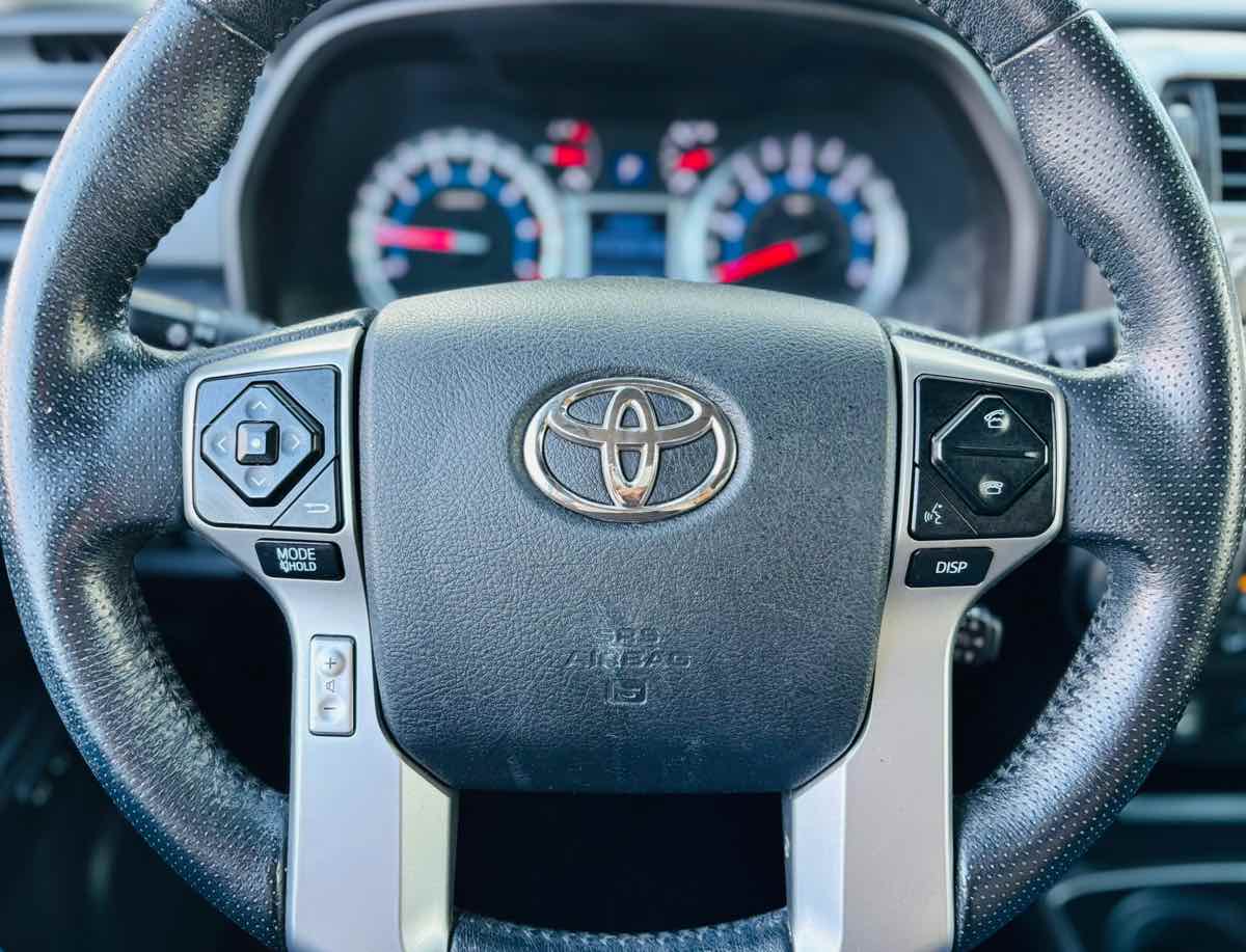 Vehicle image 17 of 24