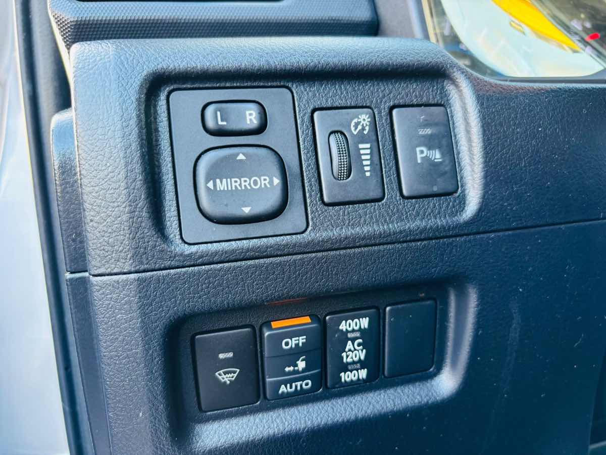 Vehicle image 21 of 24