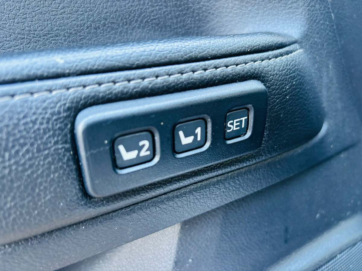 Vehicle image 23 of 24