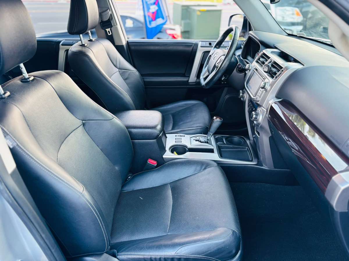 Vehicle image 10 of 24