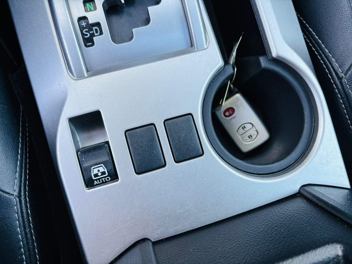 Vehicle image 16 of 24