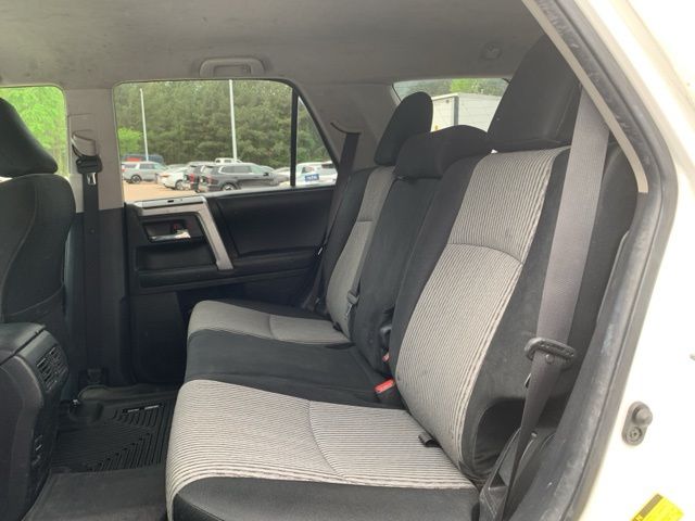 Vehicle image 31 of 38
