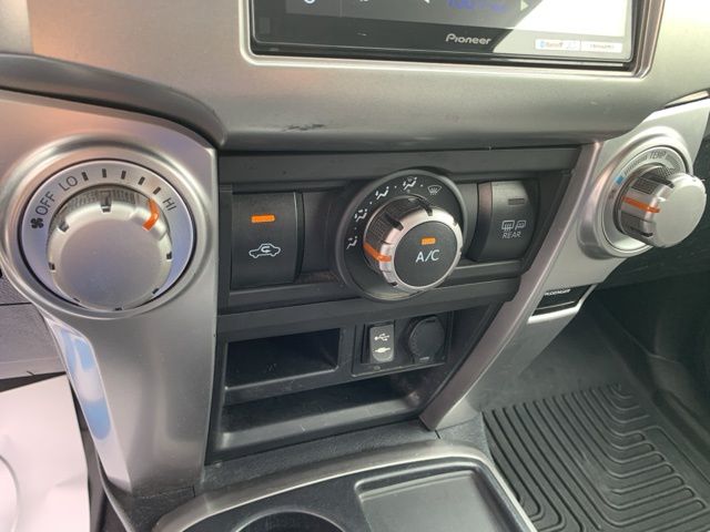 Vehicle image 28 of 38