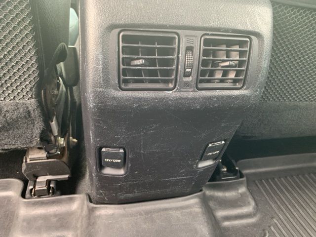 Vehicle image 32 of 38