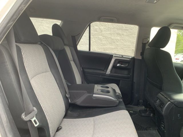 Vehicle image 35 of 38