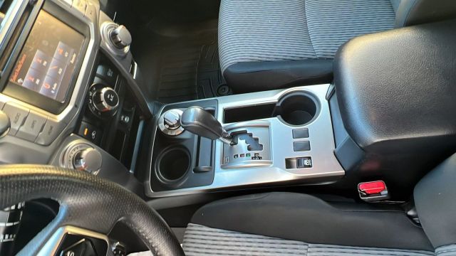 Vehicle image 27 of 35