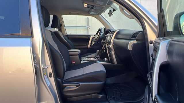 Vehicle image 32 of 35