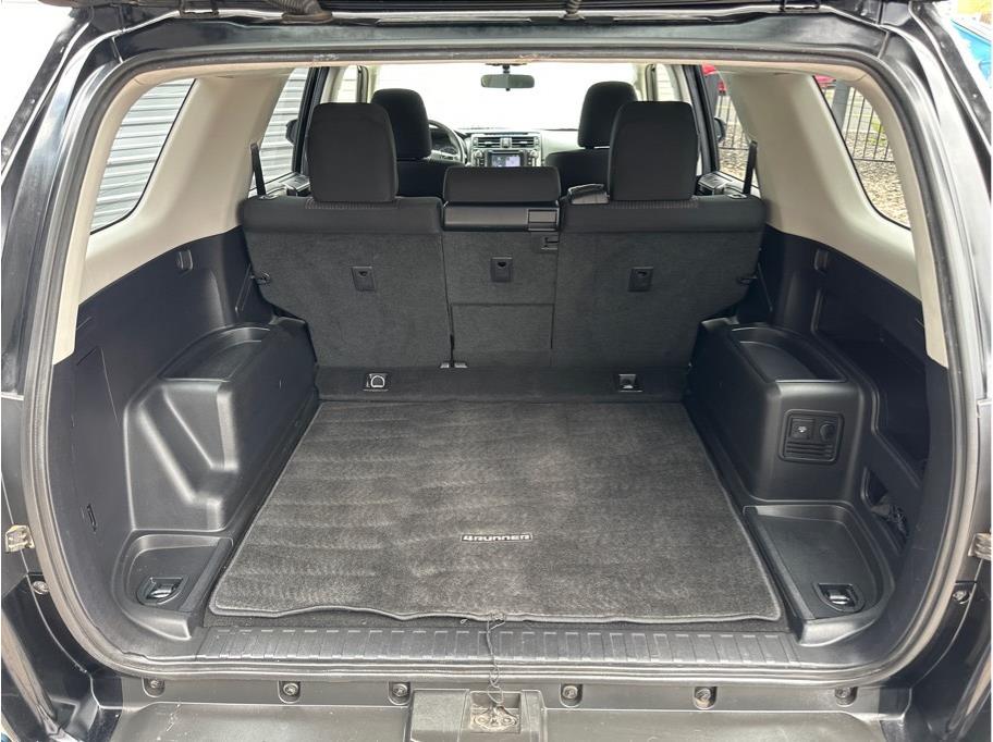 Vehicle image 25 of 27