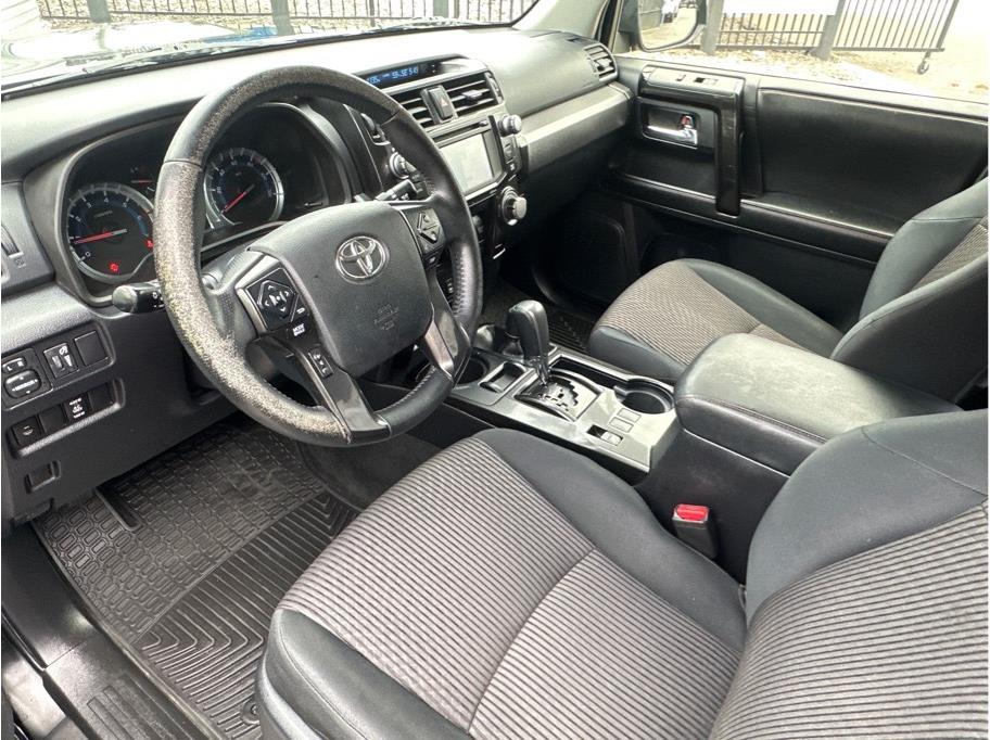 Vehicle image 11 of 27
