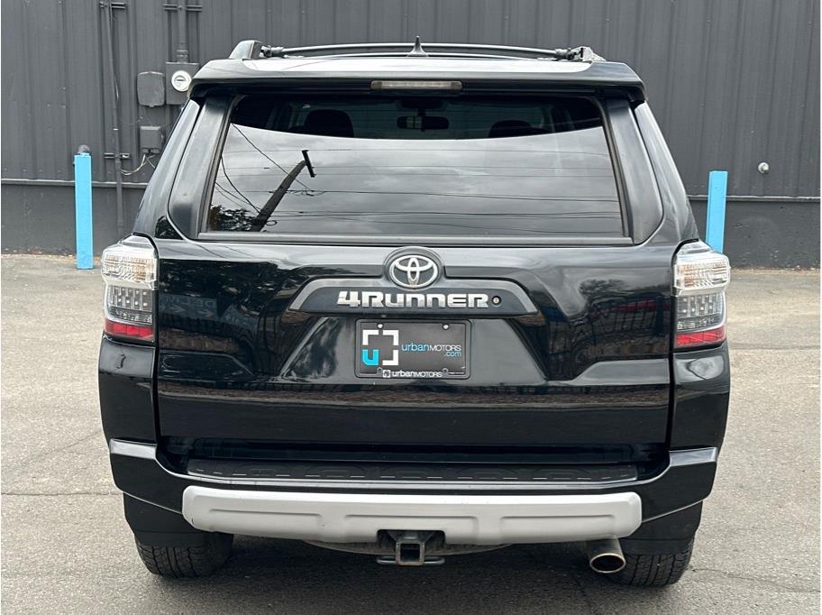 Vehicle image 8 of 27