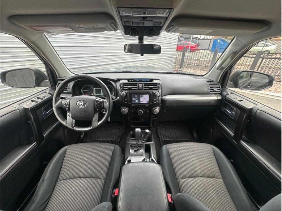 Vehicle image 14 of 27