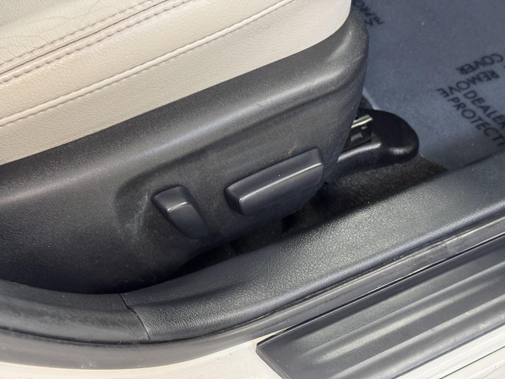 Vehicle image 24 of 35