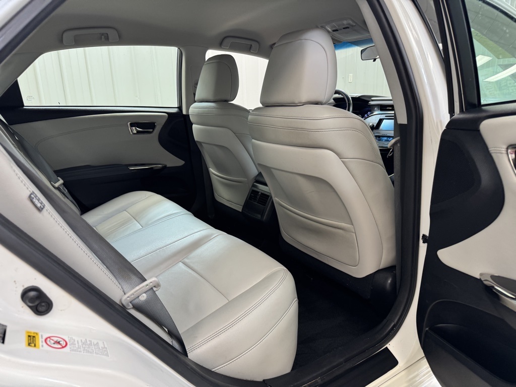 Vehicle image 21 of 35