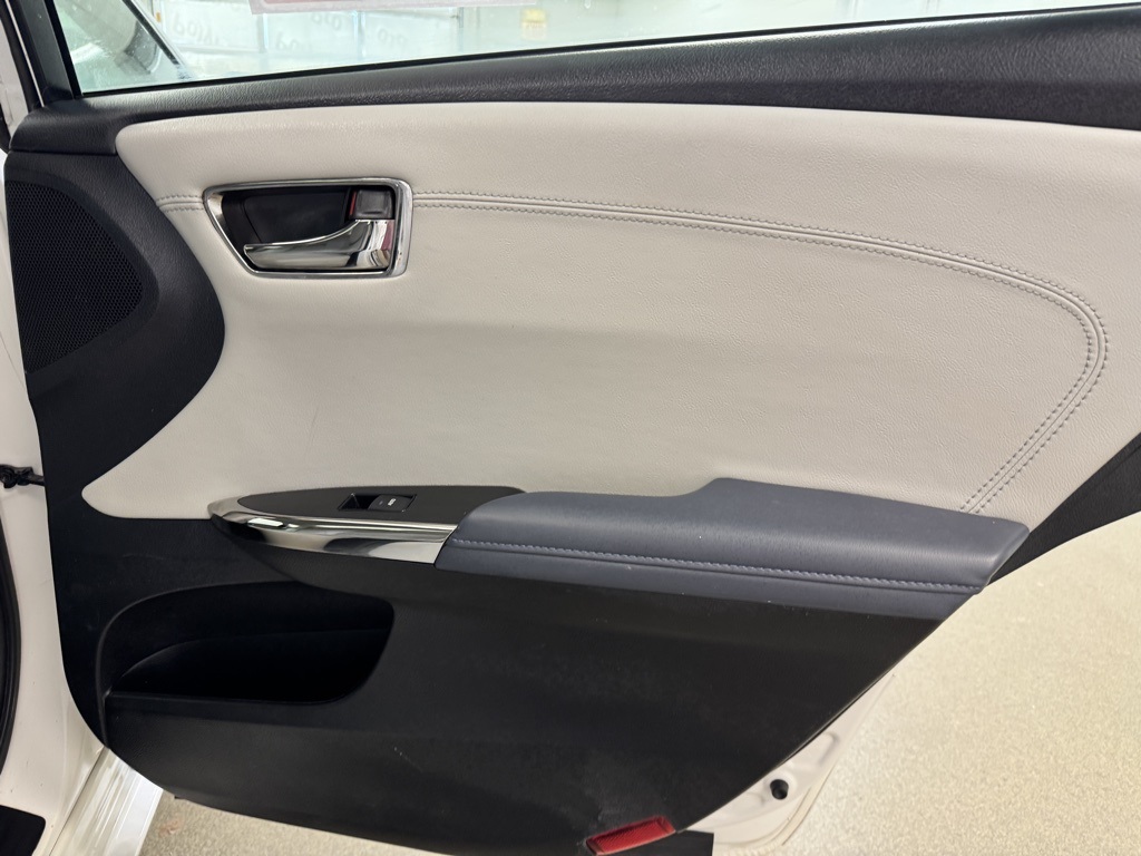 Vehicle image 22 of 35