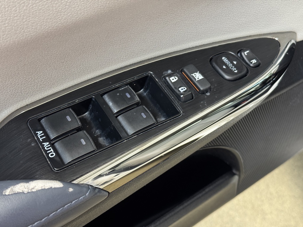 Vehicle image 9 of 35