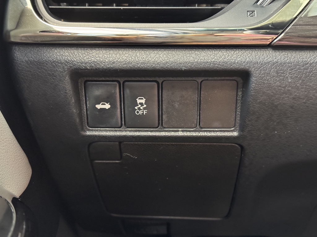 Vehicle image 26 of 35