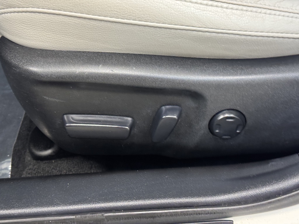 Vehicle image 10 of 35