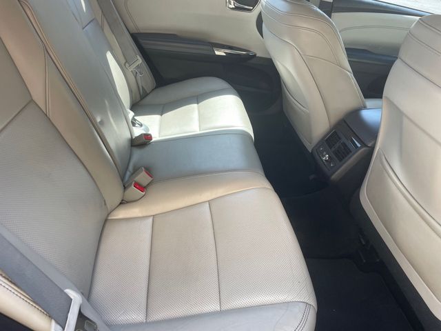 Vehicle image 8 of 13