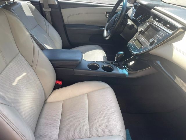 Vehicle image 9 of 13