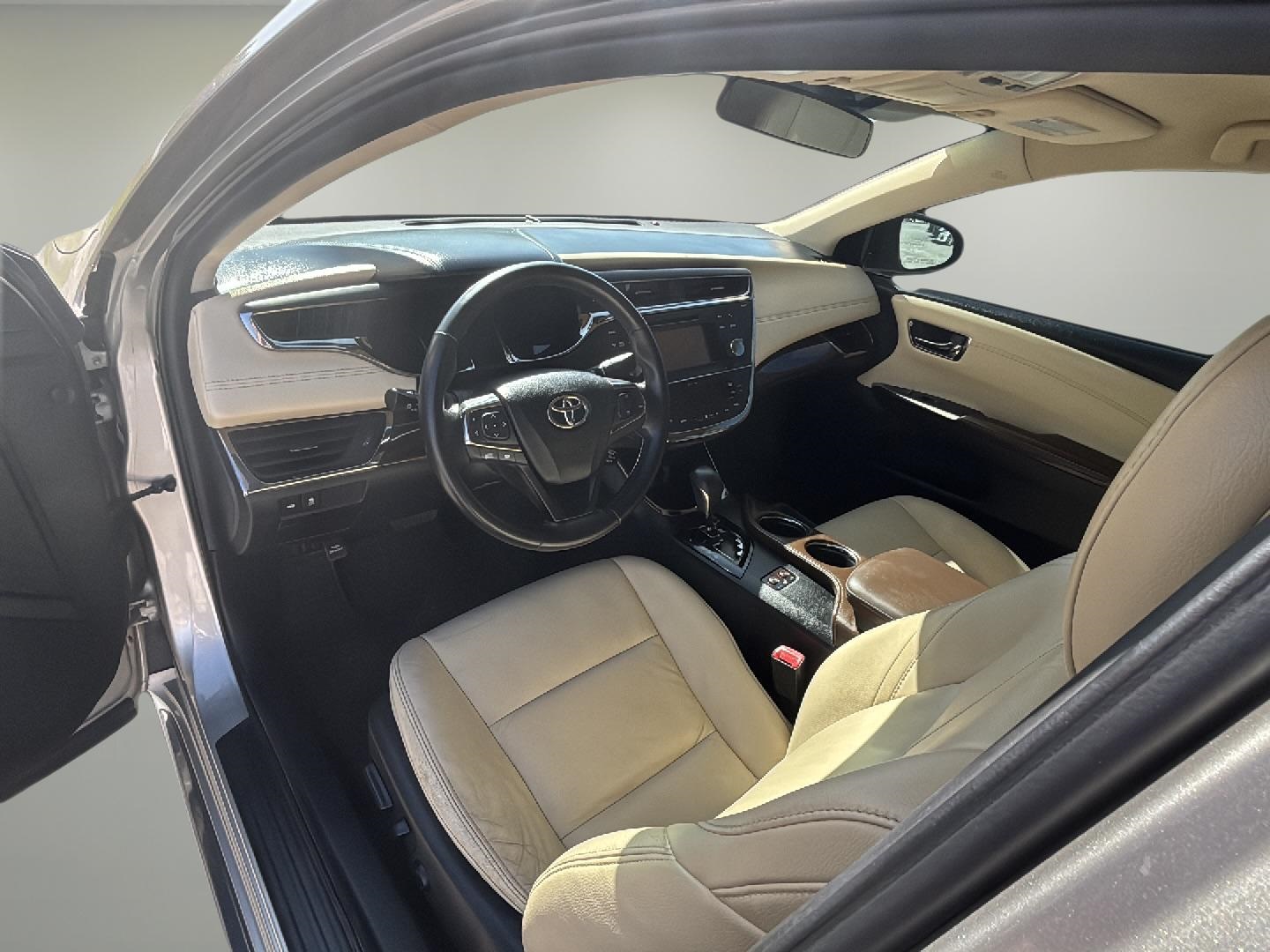 Vehicle image 15 of 22