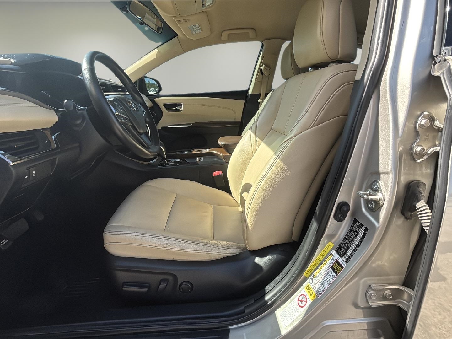 Vehicle image 14 of 22