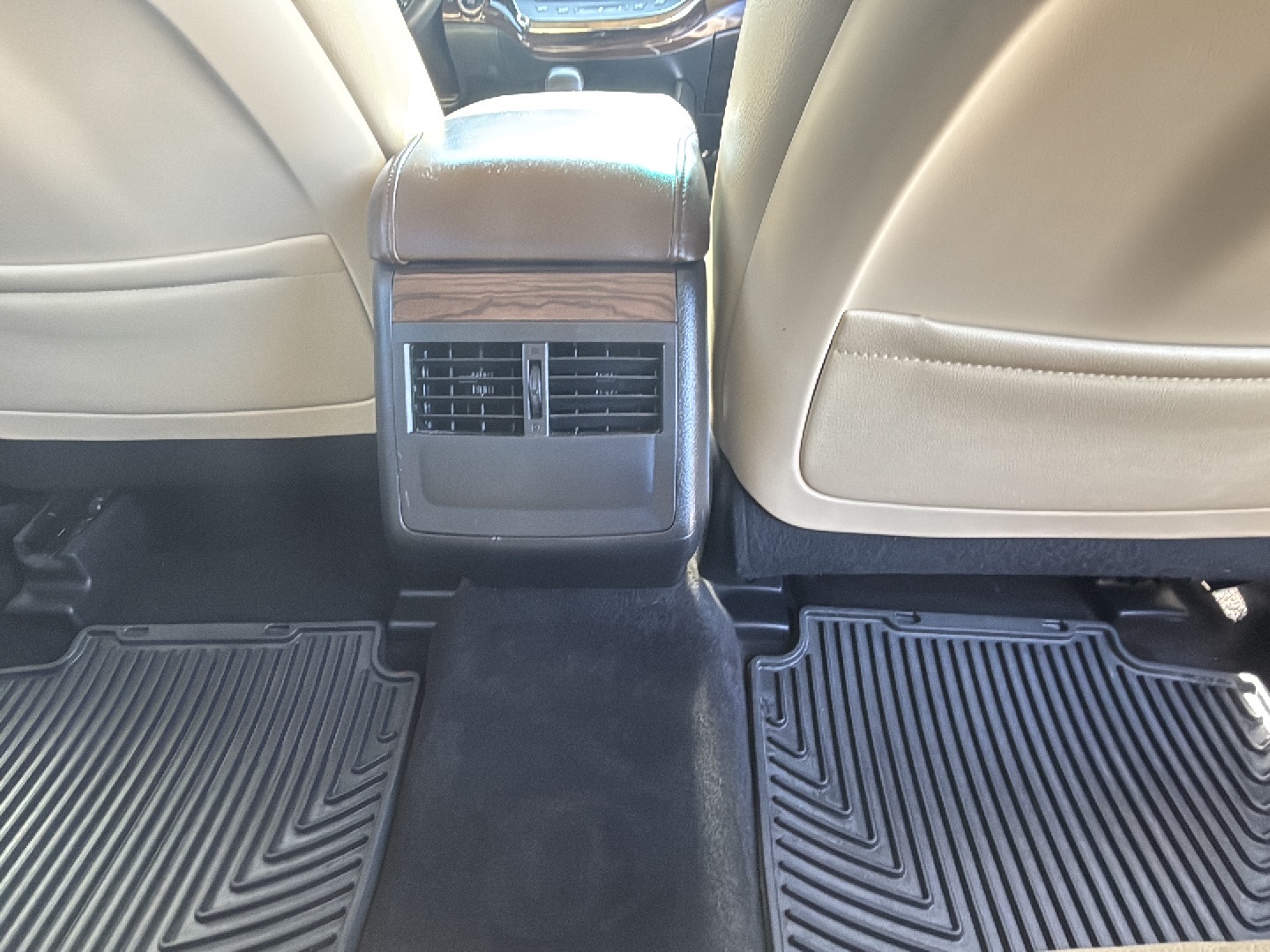 Vehicle image 19 of 22