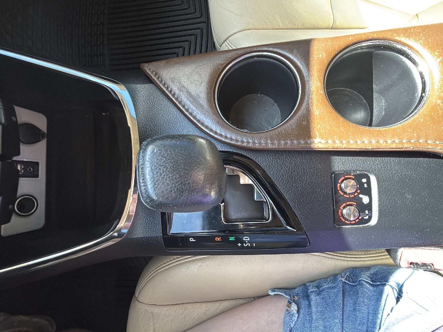 Vehicle image 13 of 22