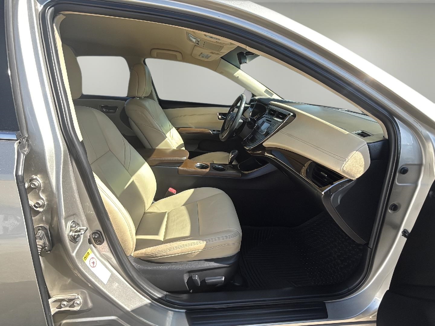 Vehicle image 10 of 22