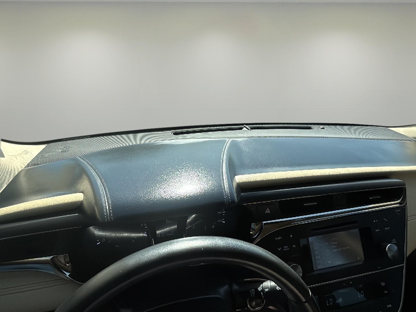 Vehicle image 6 of 22